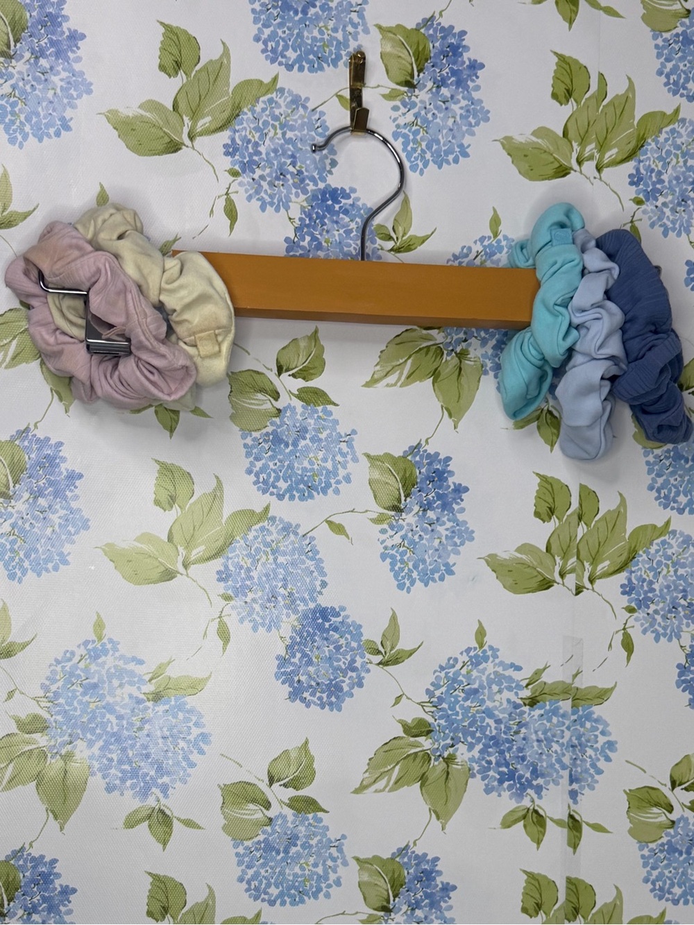 Set of 5 Pastel lululemon Fabric Scrunchies